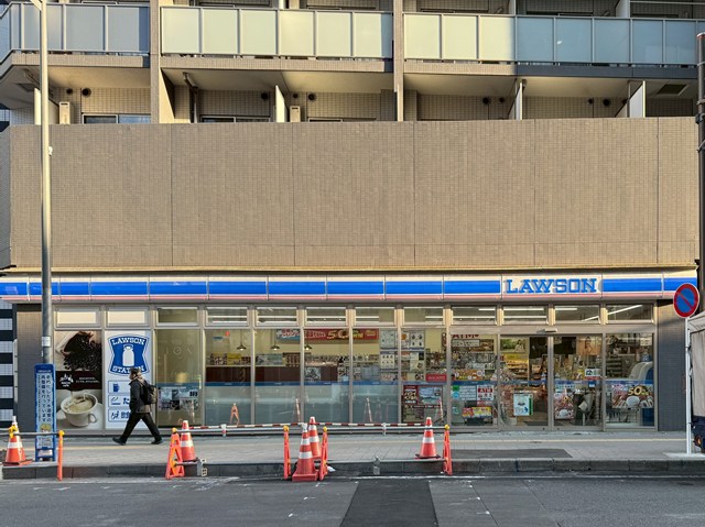 コンビニ　ローソン 横浜不老町三丁目（コンビニ）まで455m