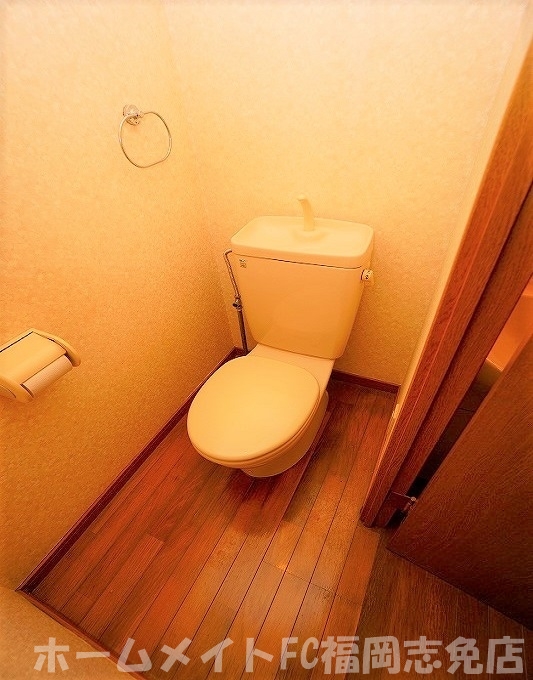 ＪＲ香椎線 須恵中央駅 2階建 築29年のトイレ写真