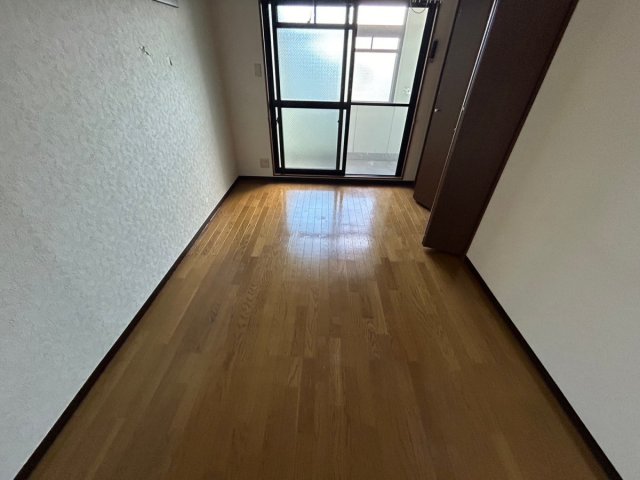 ＪＲ東海道本線 高槻駅 徒歩20分 4階建 築28年の居間写真