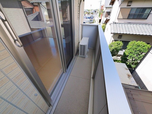 バルコニー　お洗濯にも便利なバルコニー付き