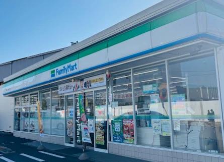 コンビニ　ファミリーマート 北区浮間三丁目店（コンビニ）まで258m