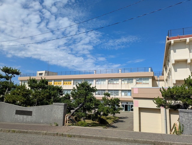 中学校　新潟市立五十嵐中学校（中学校）まで410m