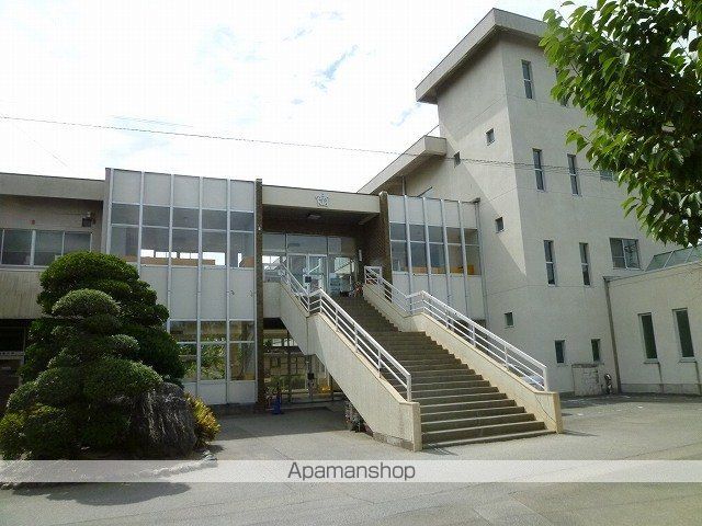 小学校　大泉町立西小学校（小学校）まで1800m