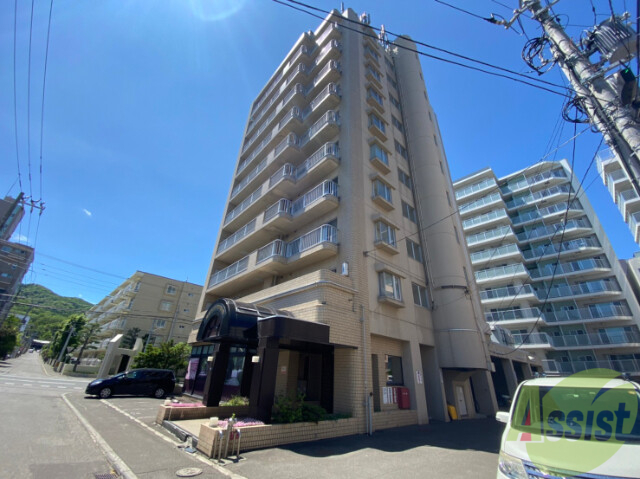 【札幌市中央区南十三条西のマンションの建物外観】