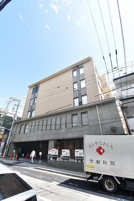 京都市伏見区観音寺町のマンションの建物外観