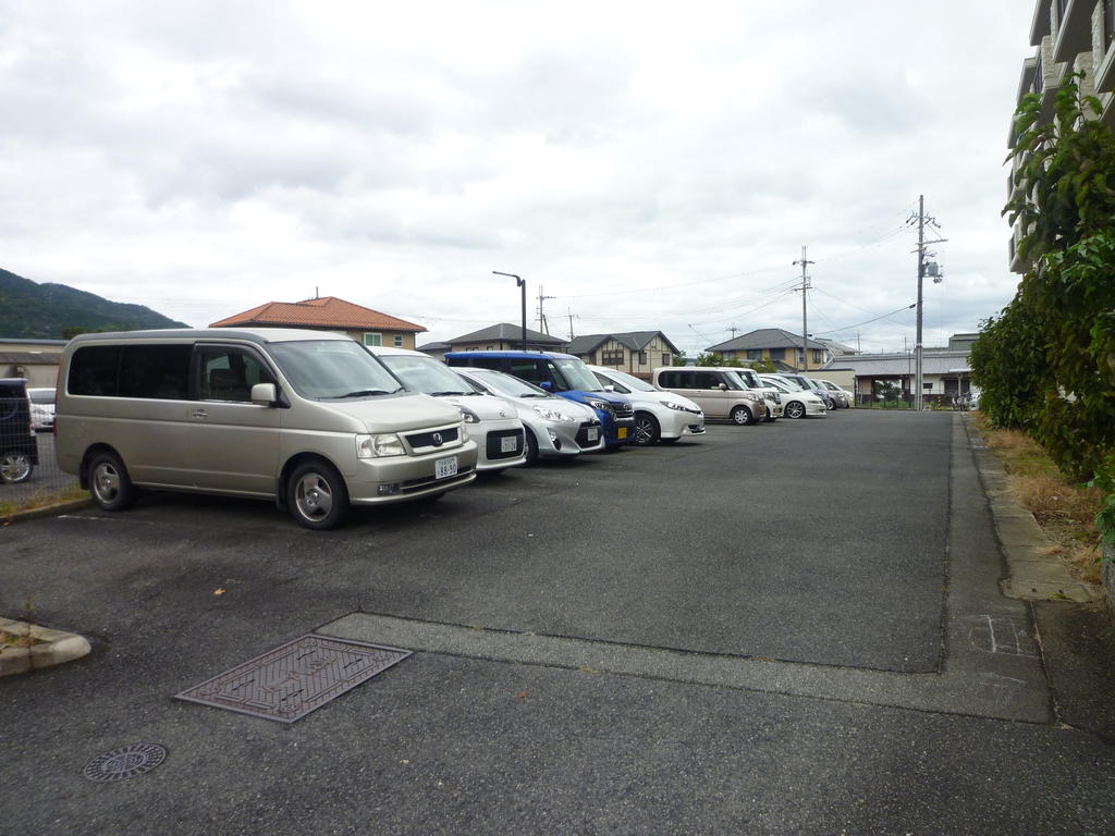 【エストマノワール土田の駐車場】