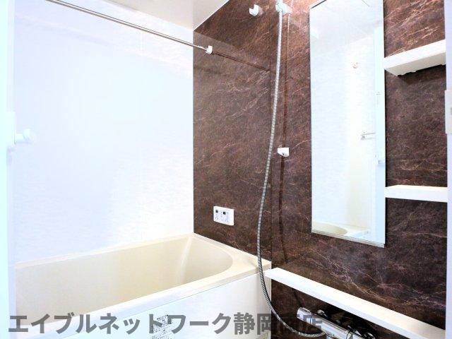 バス・シャワールーム　ゆったり過ごせるお風呂です