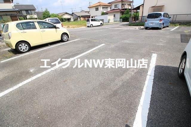 【サンサリーレ西川原の駐車場】