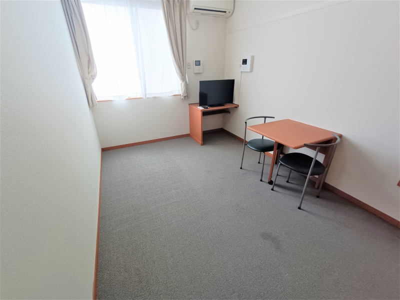 居室・リビング　家電・家具付きのお部屋です。