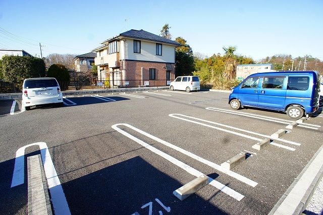 【モンテーラの駐車場】