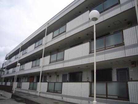 横浜市栄区若竹町のマンションの建物外観