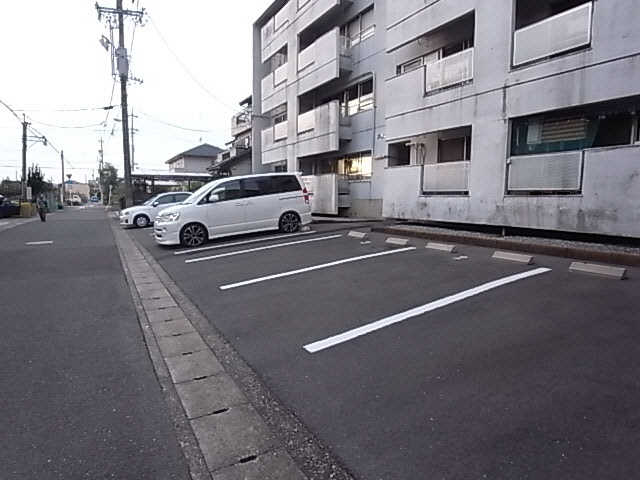 【岐阜市織田町のマンションの駐車場】