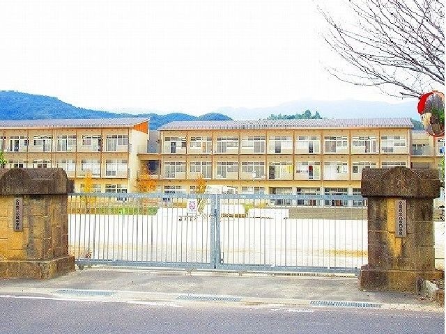 【マザ－ズ小城IIの小学校】