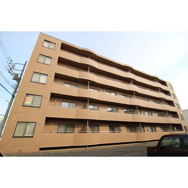 【札幌市白石区菊水元町一条のマンションの建物外観】