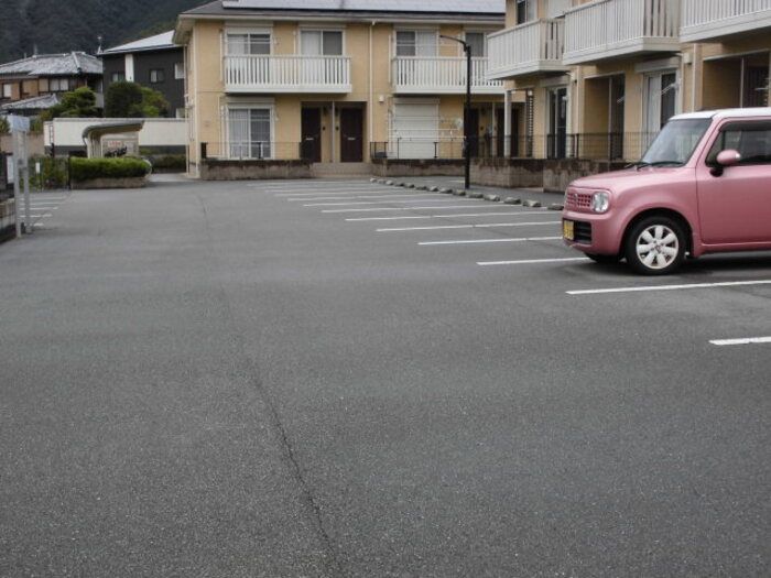 【たつの市新宮町新宮のアパートの駐車場】