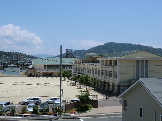 【Court川端　I棟の小学校】