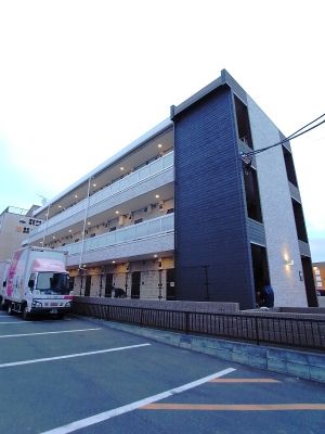 【八王子市越野のマンションの建物外観】