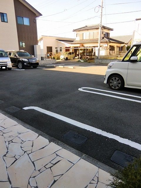 【ラッフィナートの駐車場】