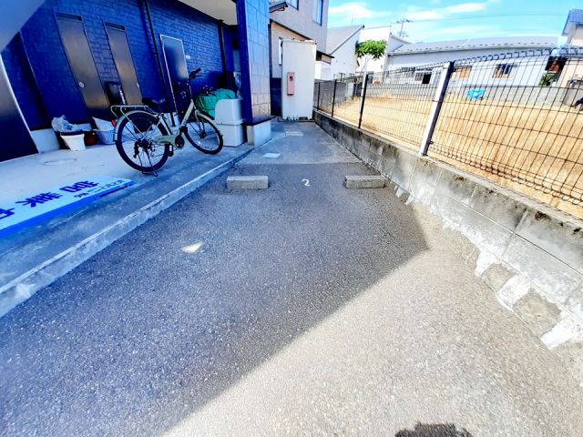 【金沢市桜田町のアパートの駐車場】