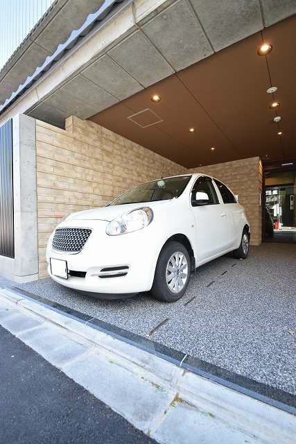 【スリースターコート北山竹殿町の駐車場】