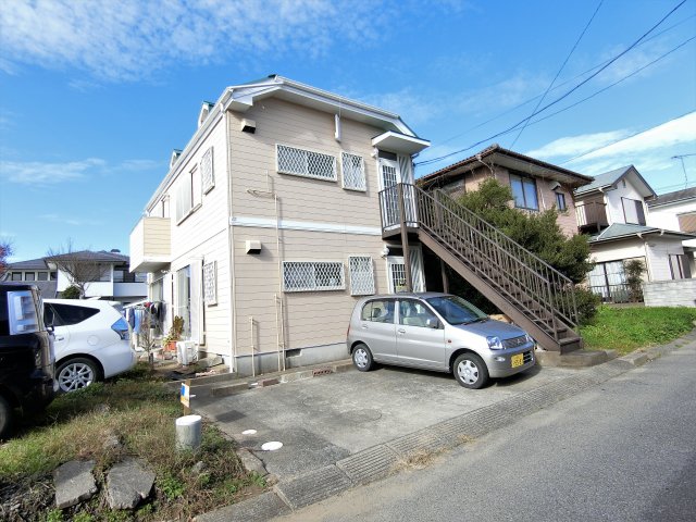 大網白里市富田のアパートの建物外観