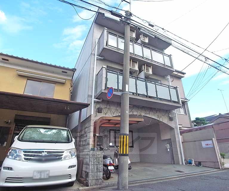 その他共有部分　グレーの外観がおしゃれです。