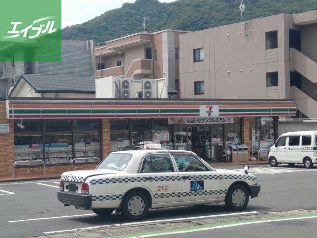 コンビニ　セブンイレブン長崎花園町店（コンビニ）まで746m