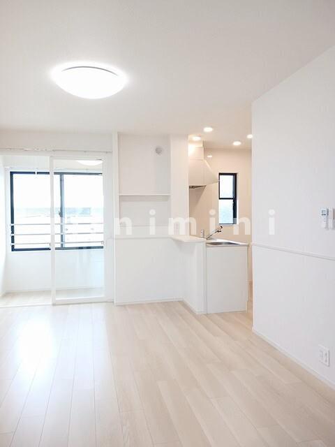 居室・リビング　※写真は同シリーズ類似物件を含む為現況優先とさせて頂きます