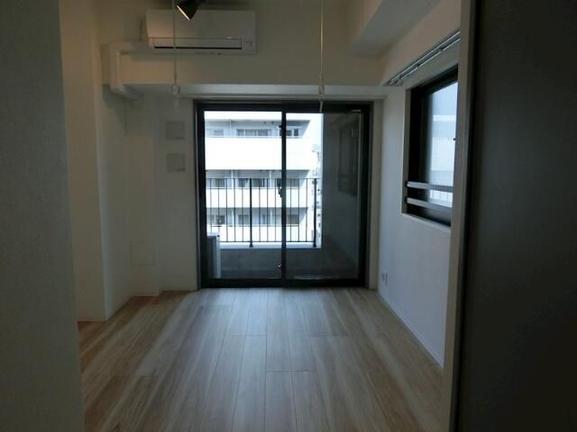 その他部屋・スペース　落ち着いた色調の寝室です