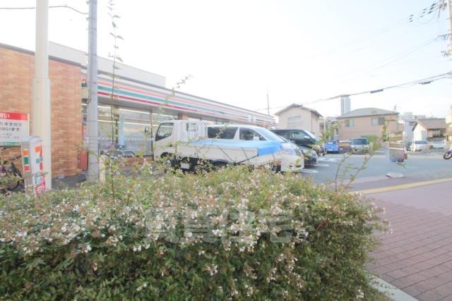 コンビニ　セブンイレブン　吹田元町店（コンビニ）まで1036m