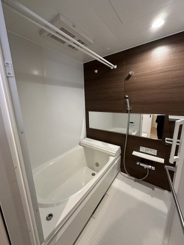 バス・シャワールーム　追い焚き機能・浴室暖房乾燥機付きバスルーム♪雨の日のお洗濯に