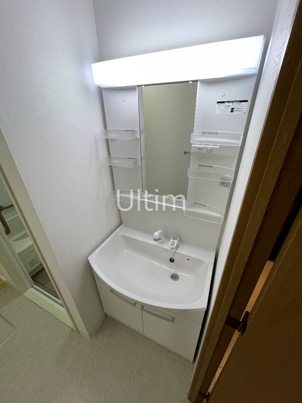 洗面設備　※同タイプの他のお部屋です