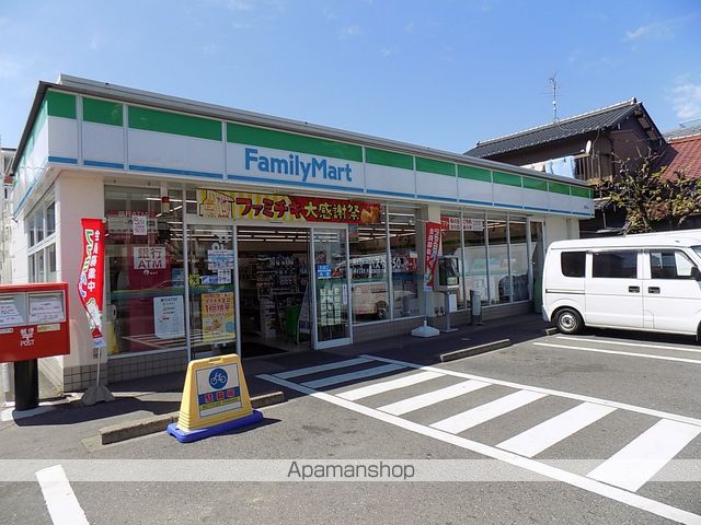 コンビニ　ファミリーマート城町店（コンビニ）まで696m