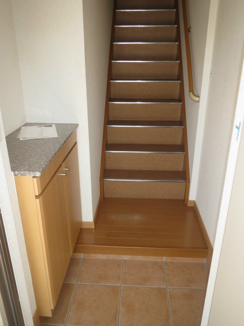 玄関　同物件別部屋写真