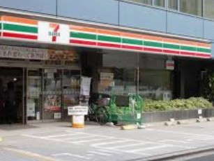 コンビニ　セブンイレブン赤坂4丁目店（コンビニ）まで304m