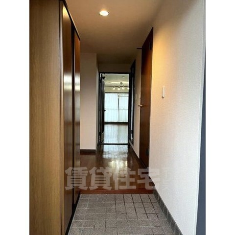 エステートEX白鳥マンションの玄関写真