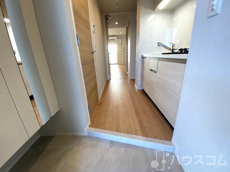 玄関　玄関を一歩入ると・・・こんな感じです。