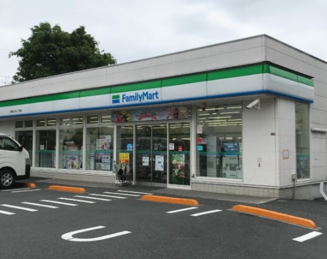 コンビニ　ファミリーマート杉並松ノ木一丁目店（コンビニ）まで530m