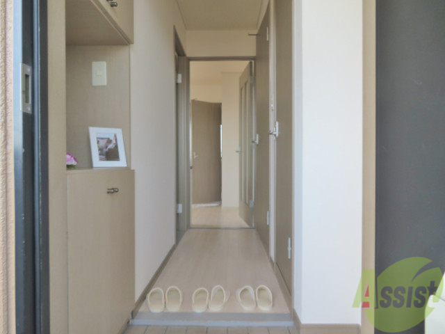 玄関　玄関の様子です。明るい印象ですね。気分もあがりそう。