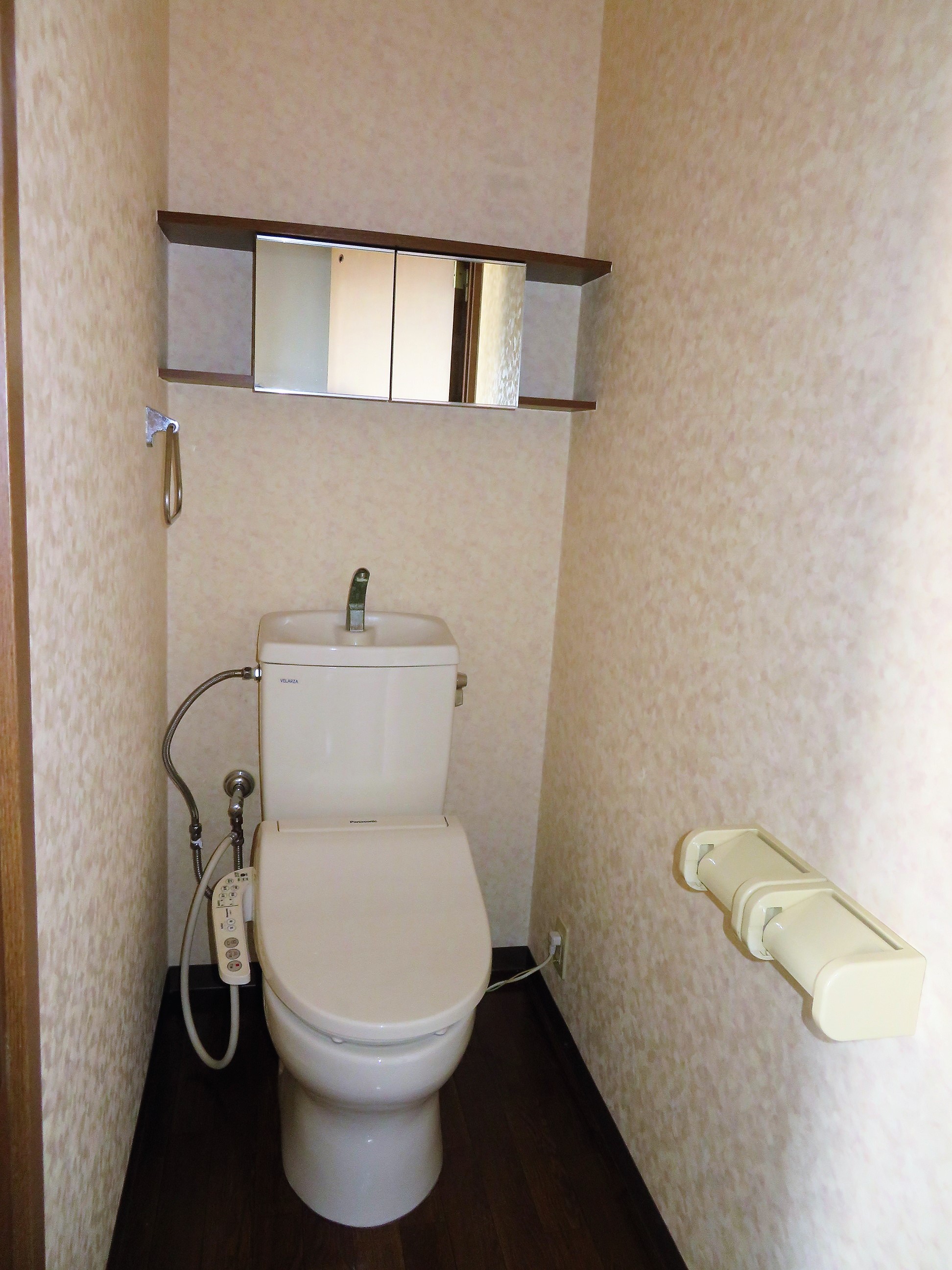 トイレ　ウォシュレットトイレ付きです。