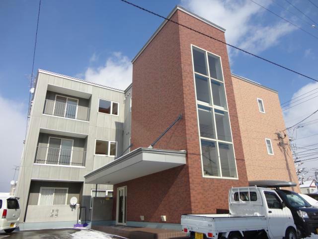 函館市中道のアパートの建物外観