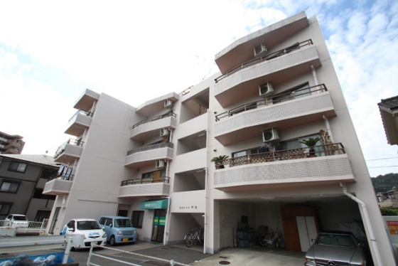 広島市東区中山東のマンションの建物外観