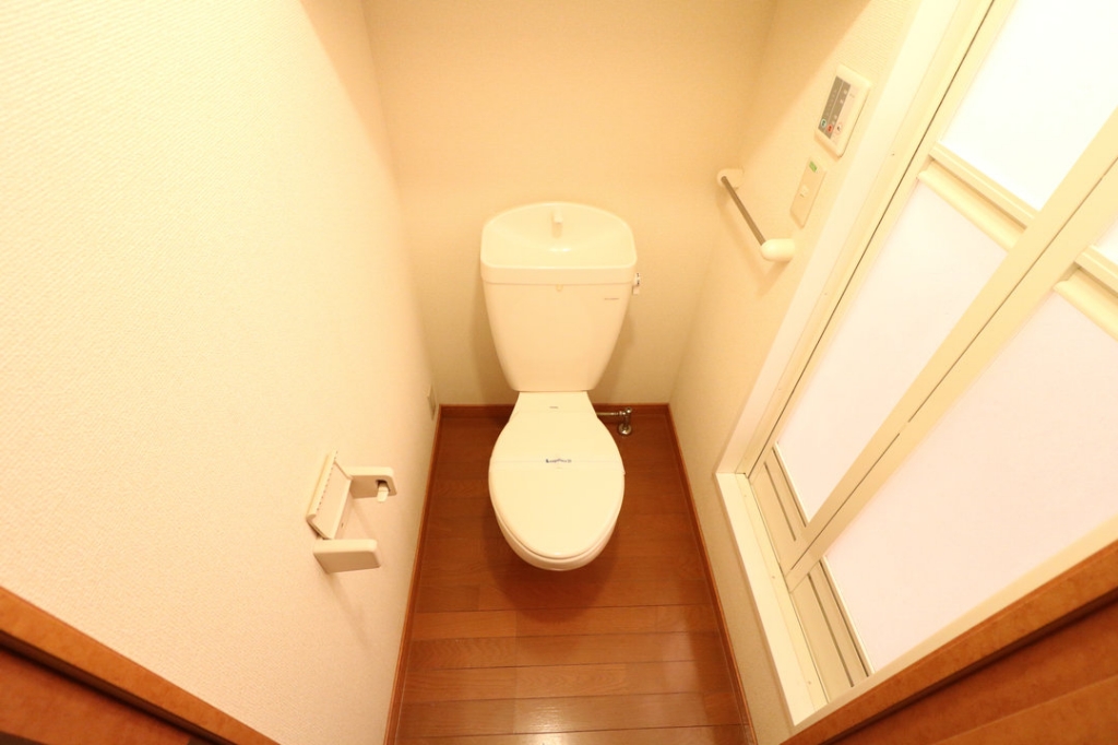 【寝屋川市寿町のアパートのトイレ】