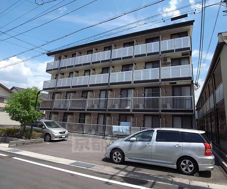 京都市伏見区桃山町大島のマンションの建物外観