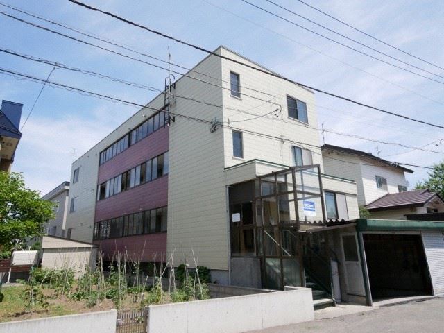 札幌市北区新川一条のアパートの建物外観