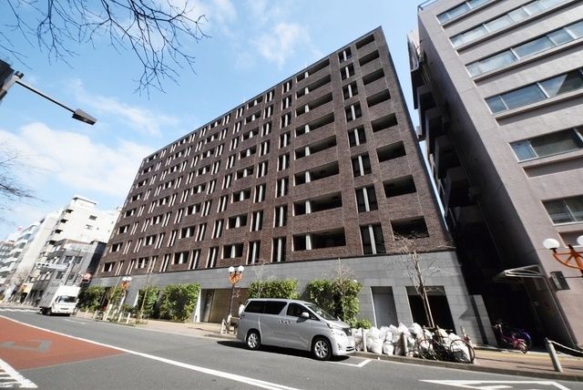 【港区新橋のマンションの建物外観】