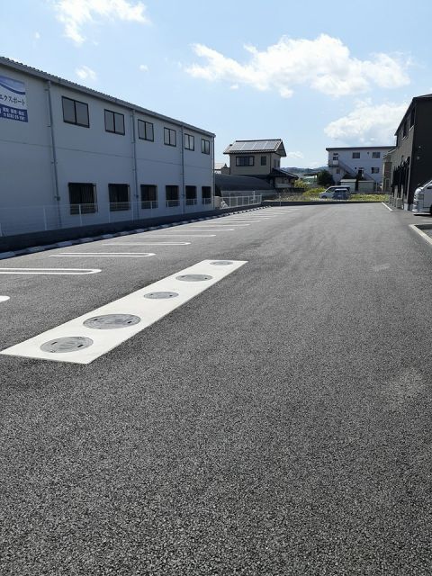 【栃木市新井町のアパートの駐車場】