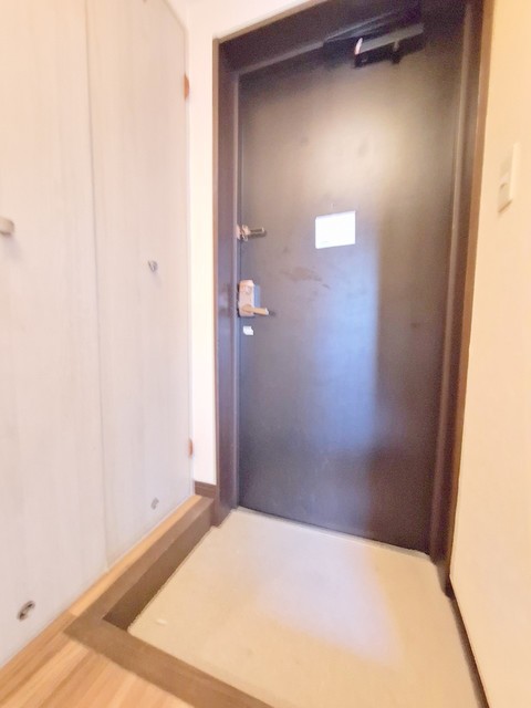 【渋谷区本町のマンションの玄関】