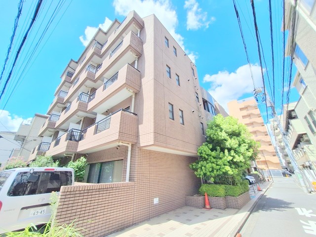 渋谷区本町のマンションの建物外観