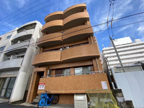 【広島市東区矢賀新町のマンションの建物外観】